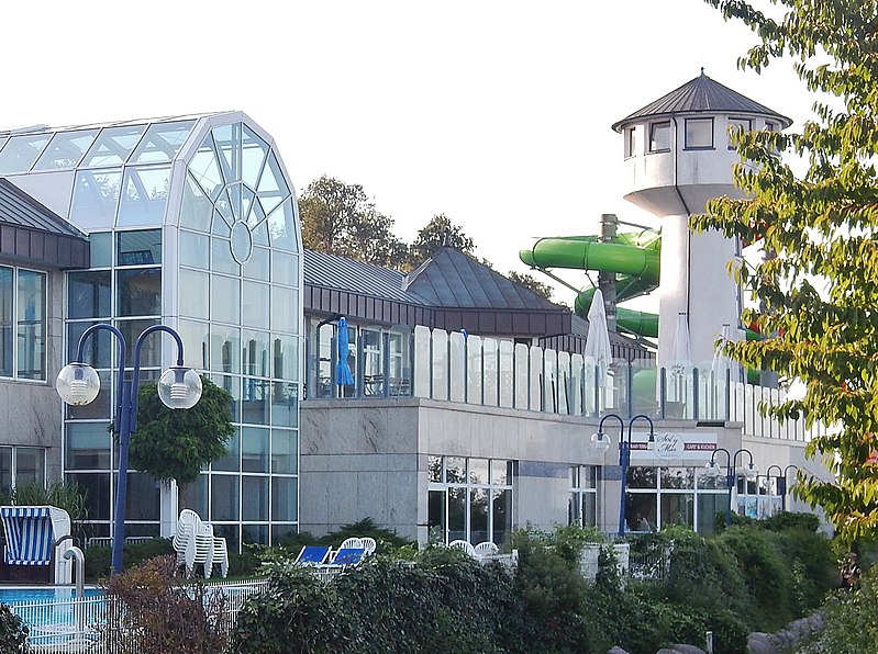 800px-ostsee therme in scharbeutz - panoramio (1)
